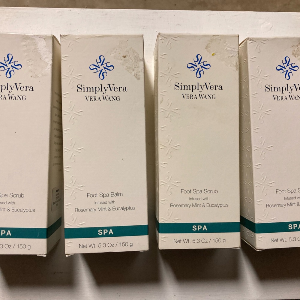 Lot of 4 NIB. Vera wang simply Vera foot scrub with rosemary mint eucalyptus